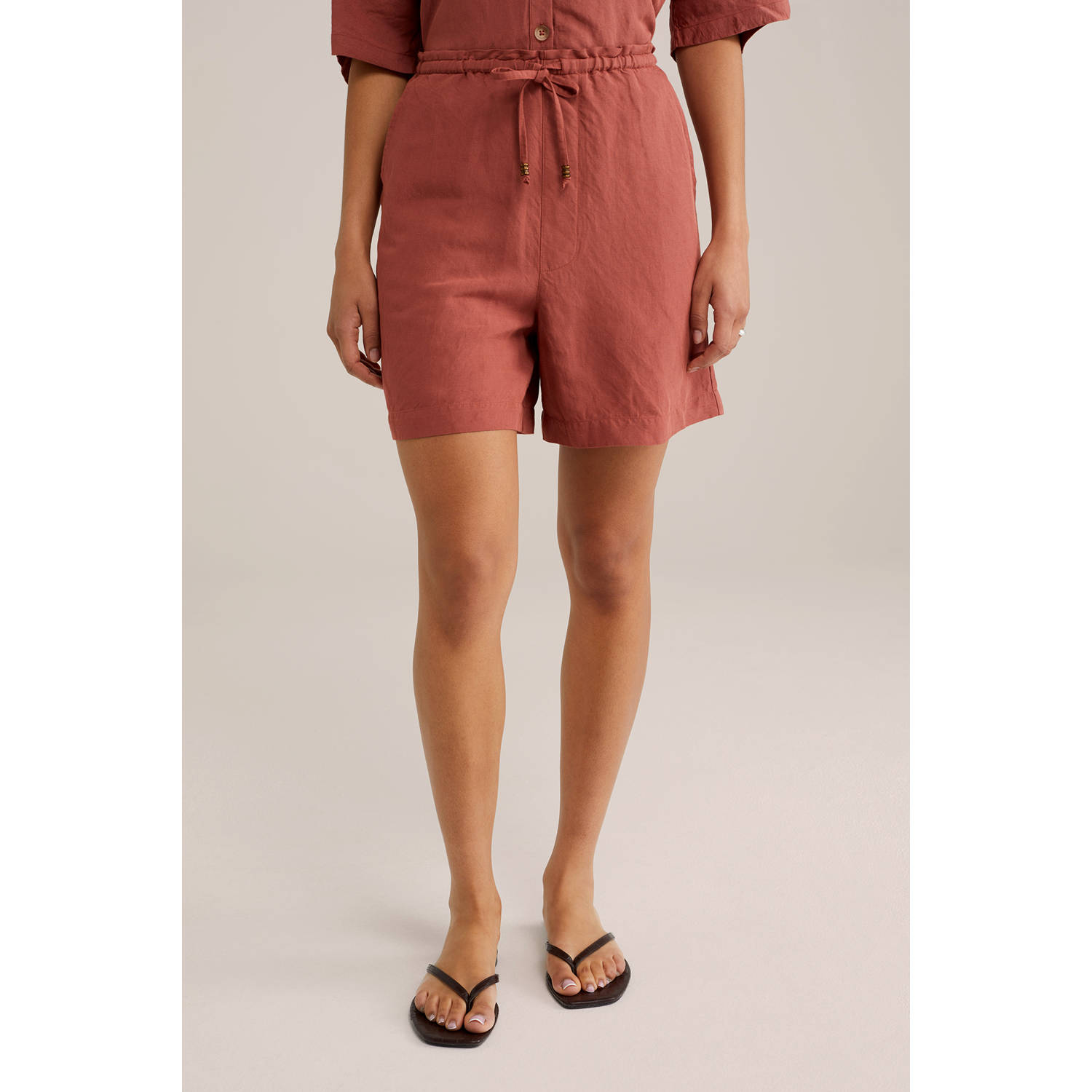 WE Fashion regular waist casual short roodbruin