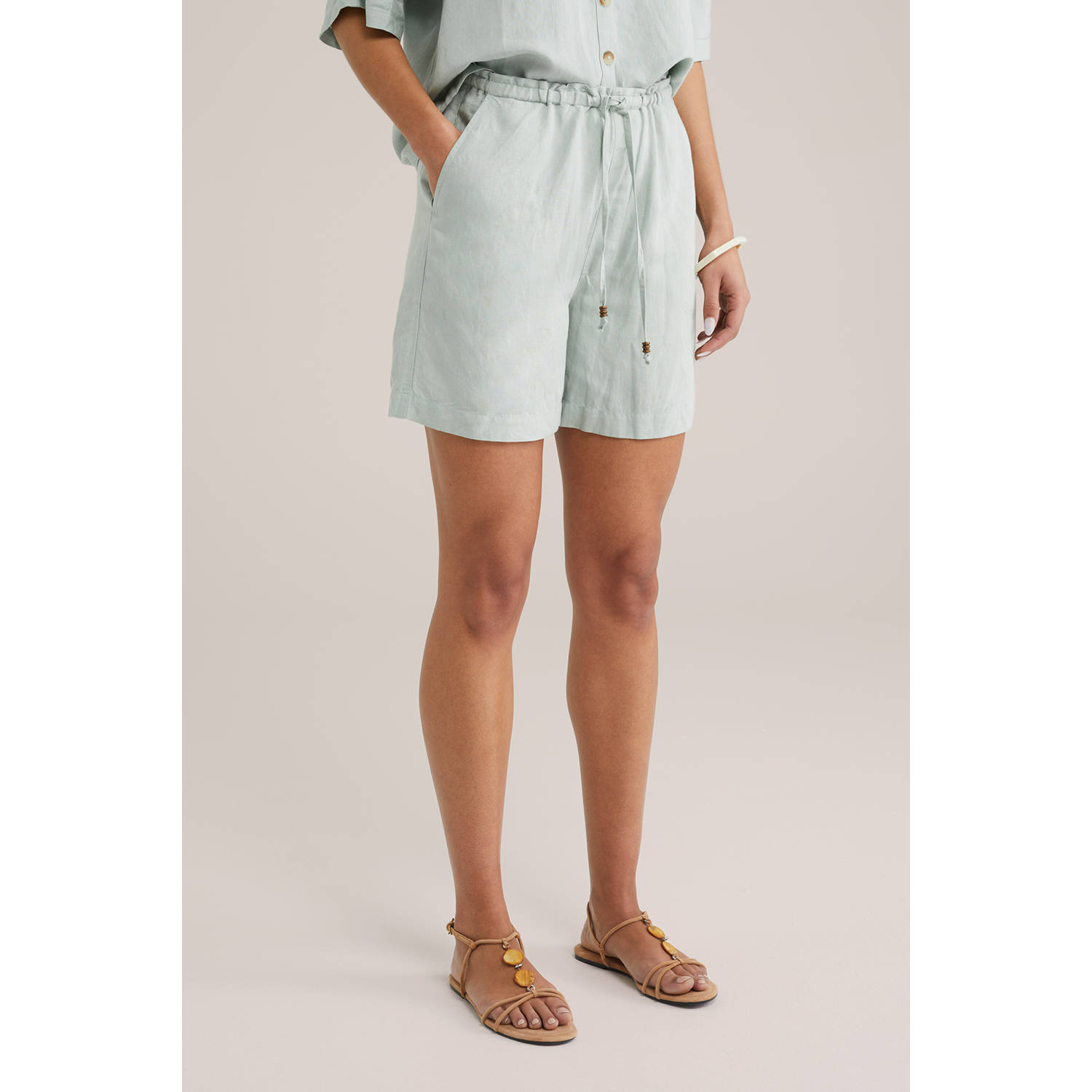 WE Fashion regular waist casual short mintgroen