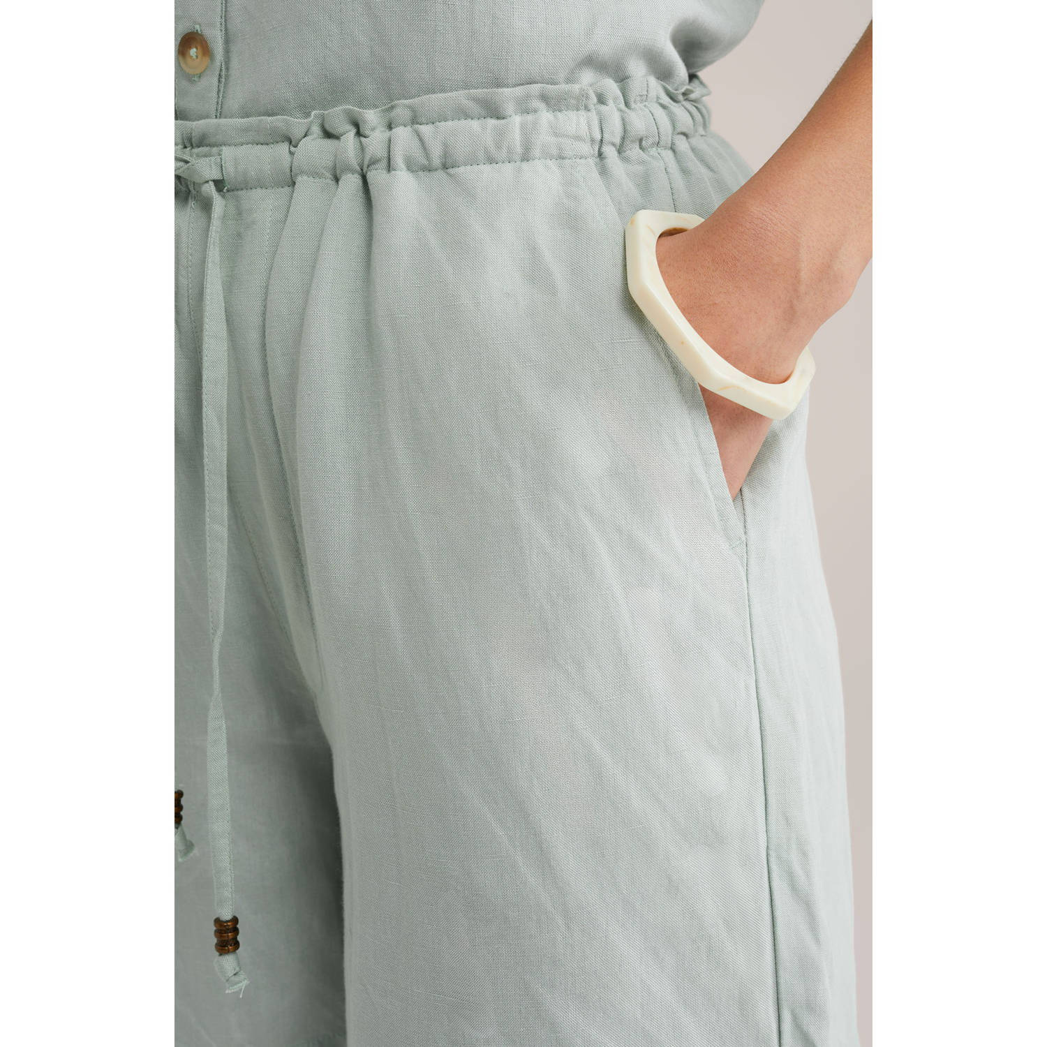 WE Fashion regular waist casual short mintgroen