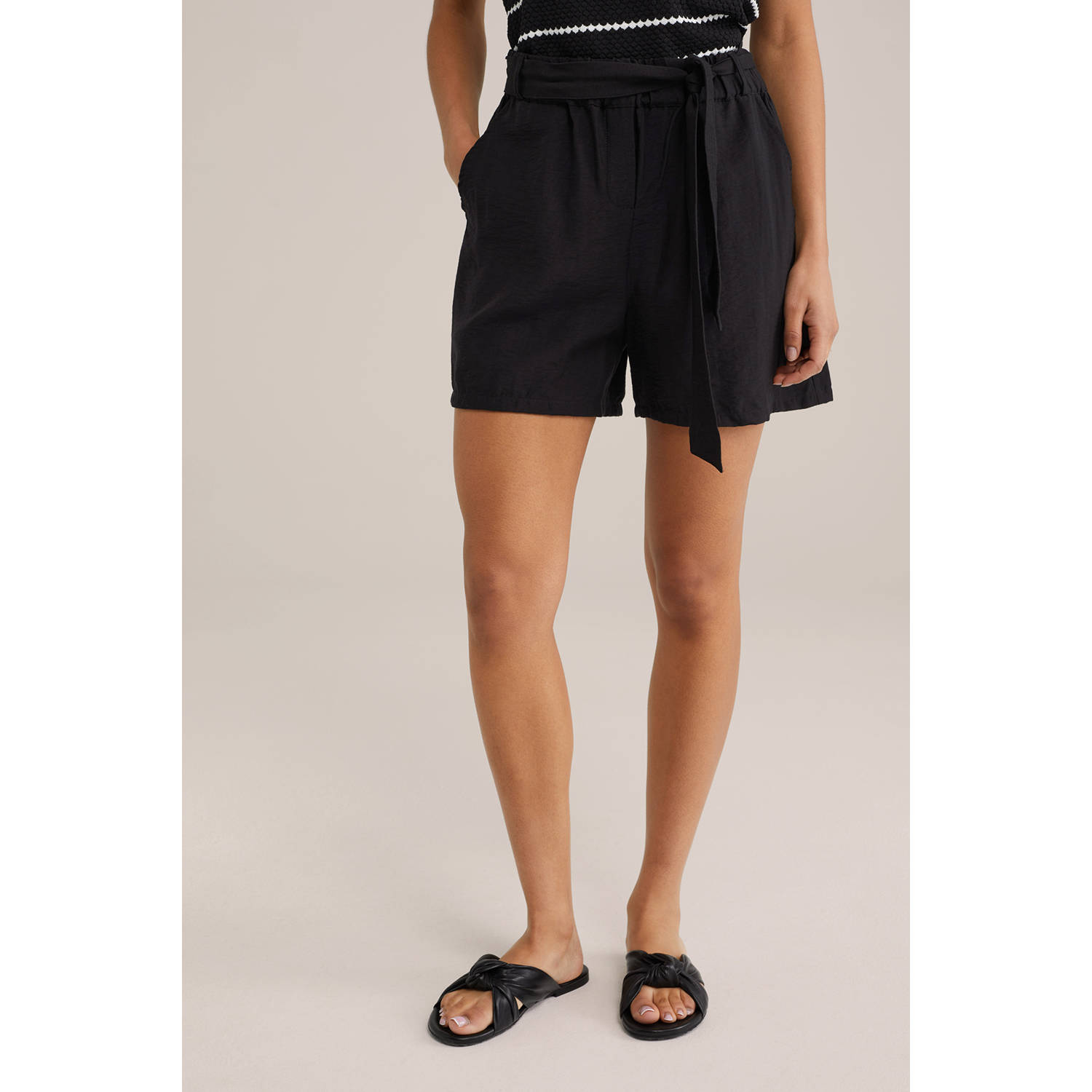 WE Fashion high waist casual short zwart