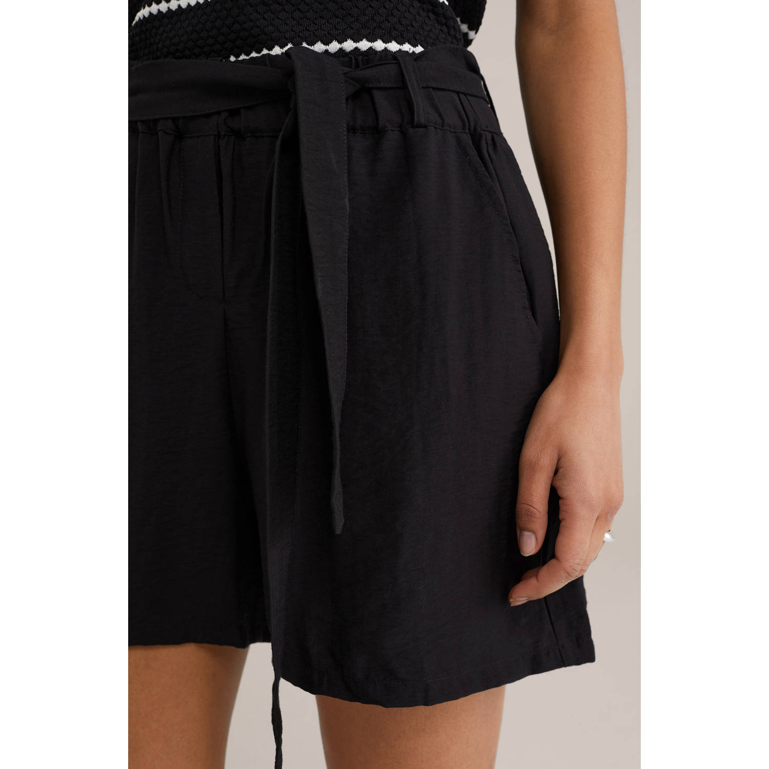 WE Fashion high waist casual short zwart