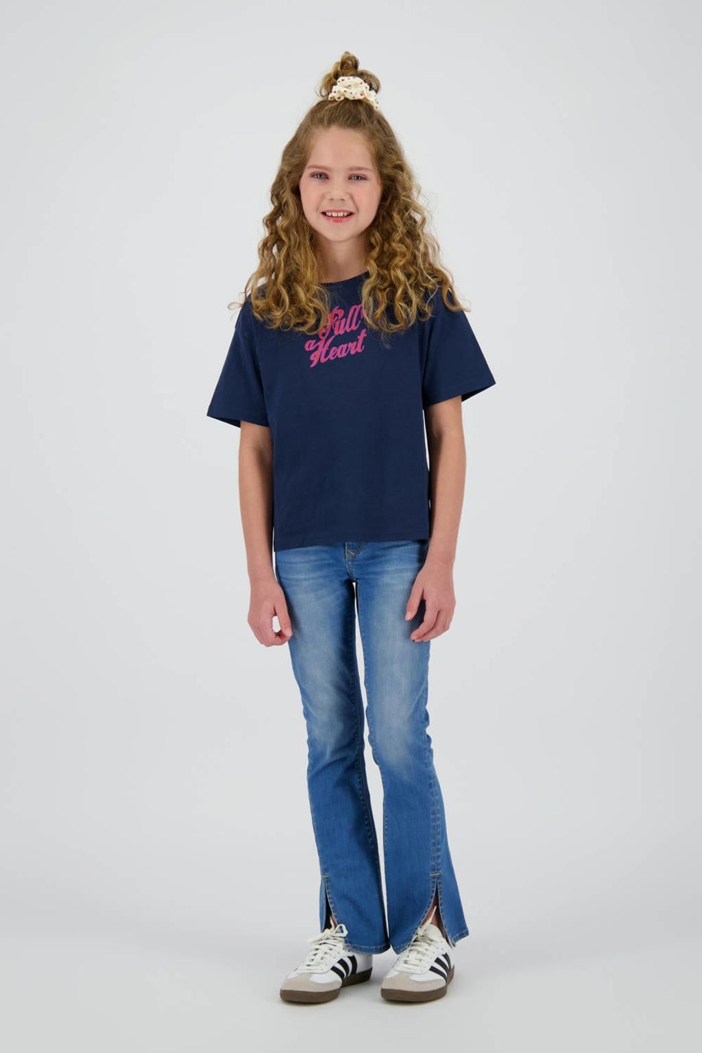 Medium blue denim meisjes Vingino flared jeans van denim met regular waist, rits- en knoopsluiting en effen
