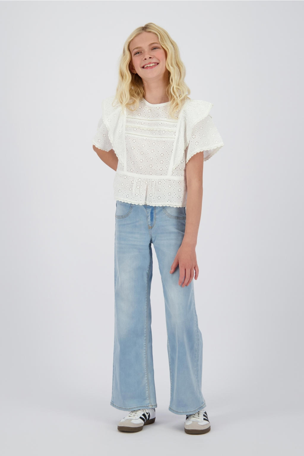 Light blue denim meisjes Vingino wide leg regular waist jeans van denim met rits- en knoopsluiting en effen