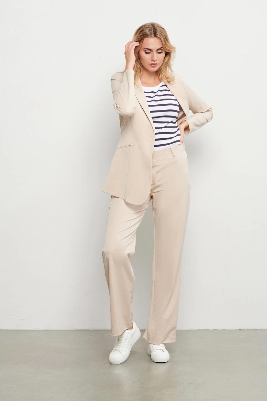 &Co Woman travelstof straight leg broek - crème
