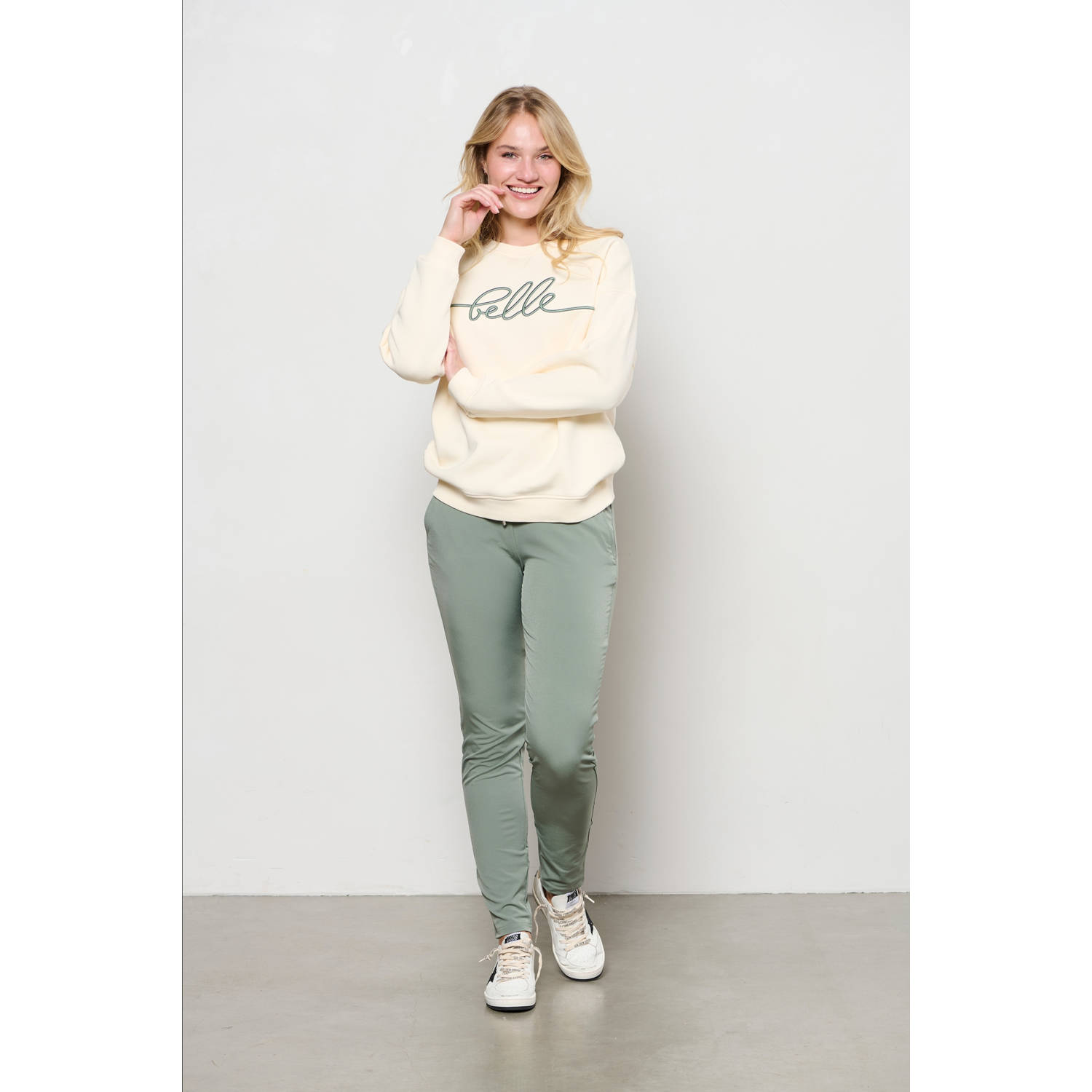 &Co Woman slim regular waist broek lichtkaki