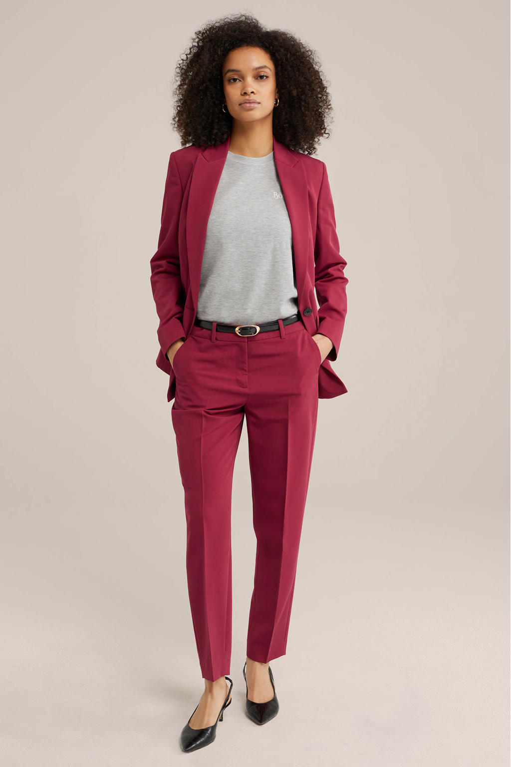 Rode dames WE Fashion tapered regular waist pantalon van polyester met rits, haak- en knoopsluiting en effen