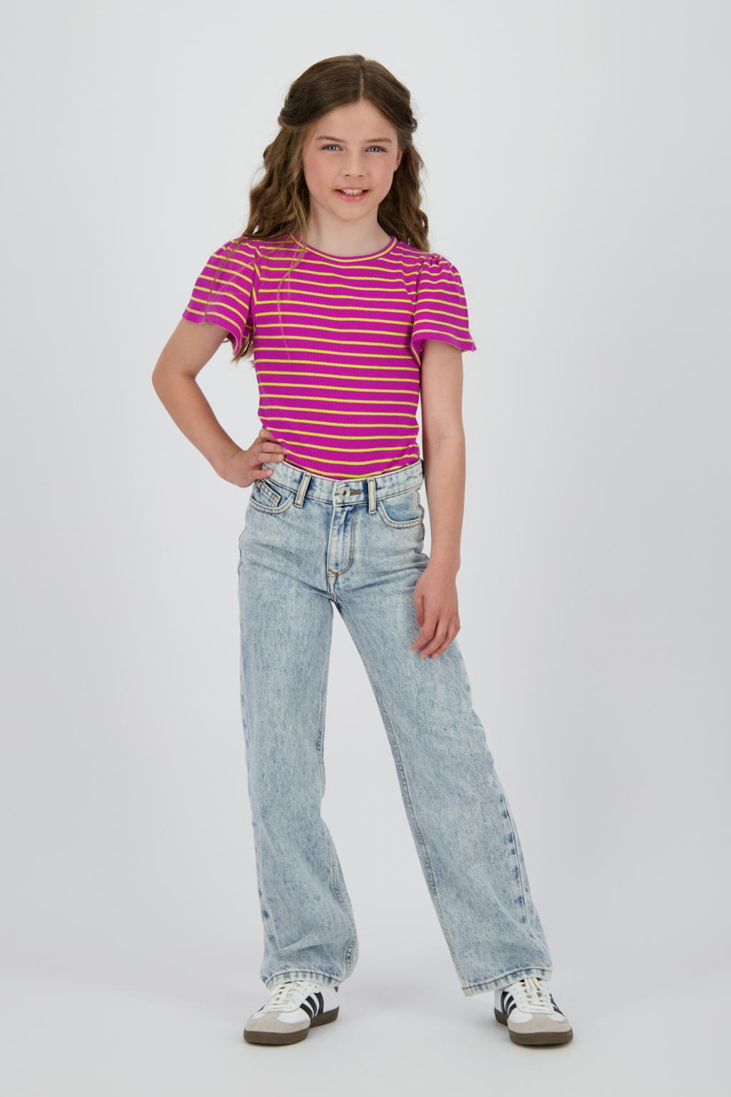 Roze en gele meisjes Vingino T-shirt van modal met strepenprint, korte mouwen en ronde hals