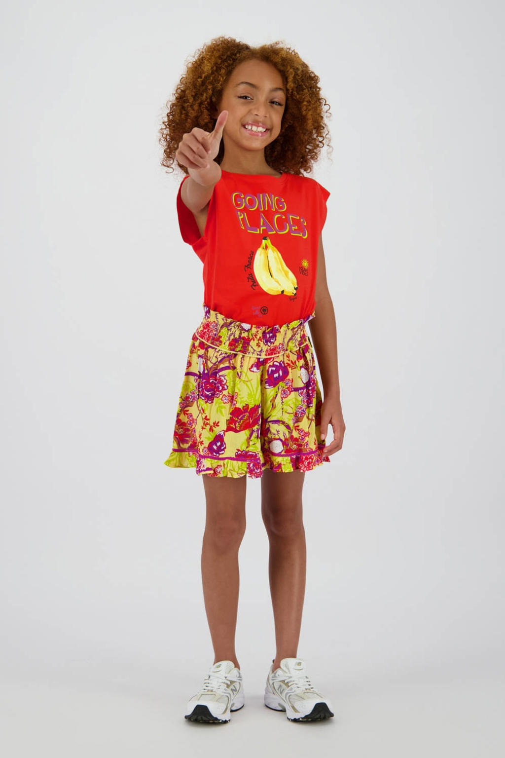 Geel en rode meisjes Vingino regular casual short van viscose met elastische tailleband en bloemenprint