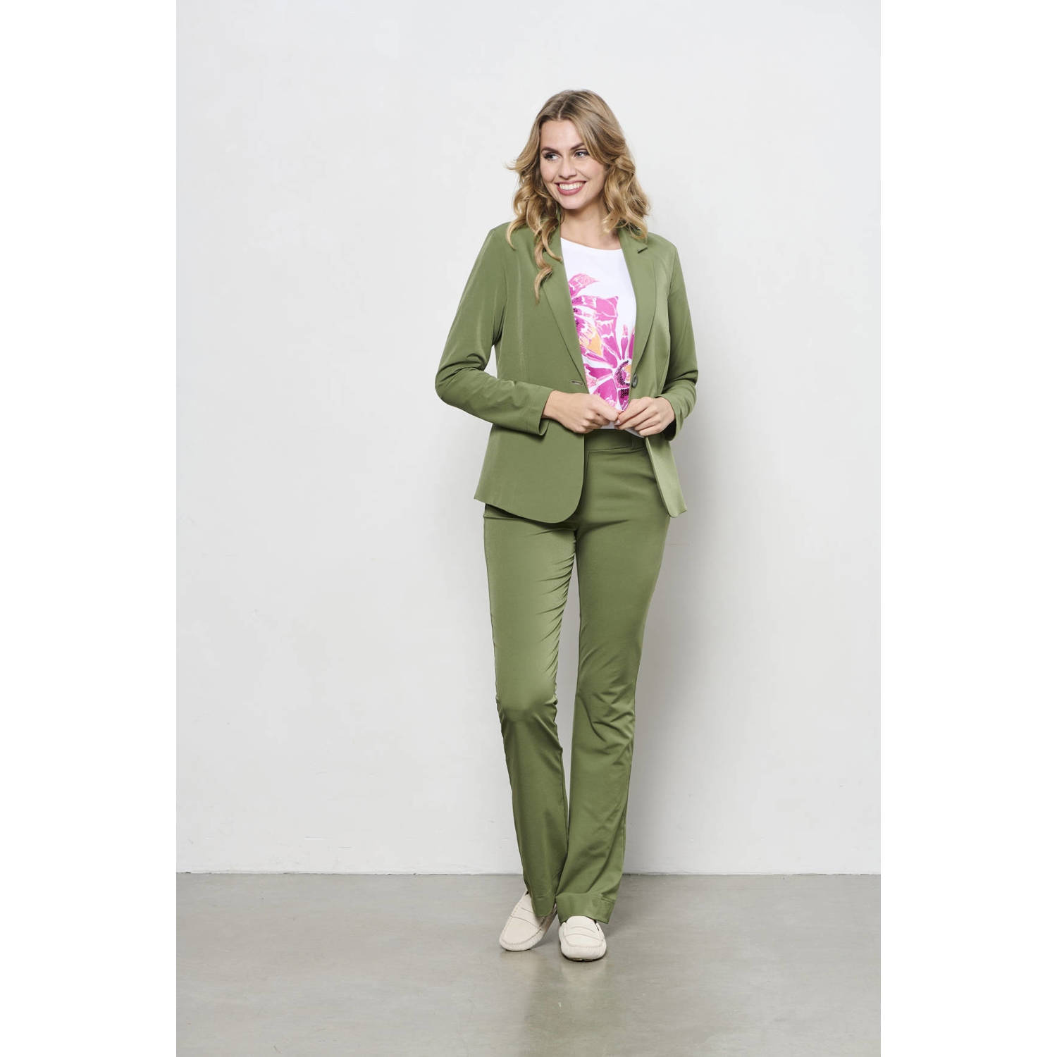 &Co Woman straight regular waist pantalon olijfgroen