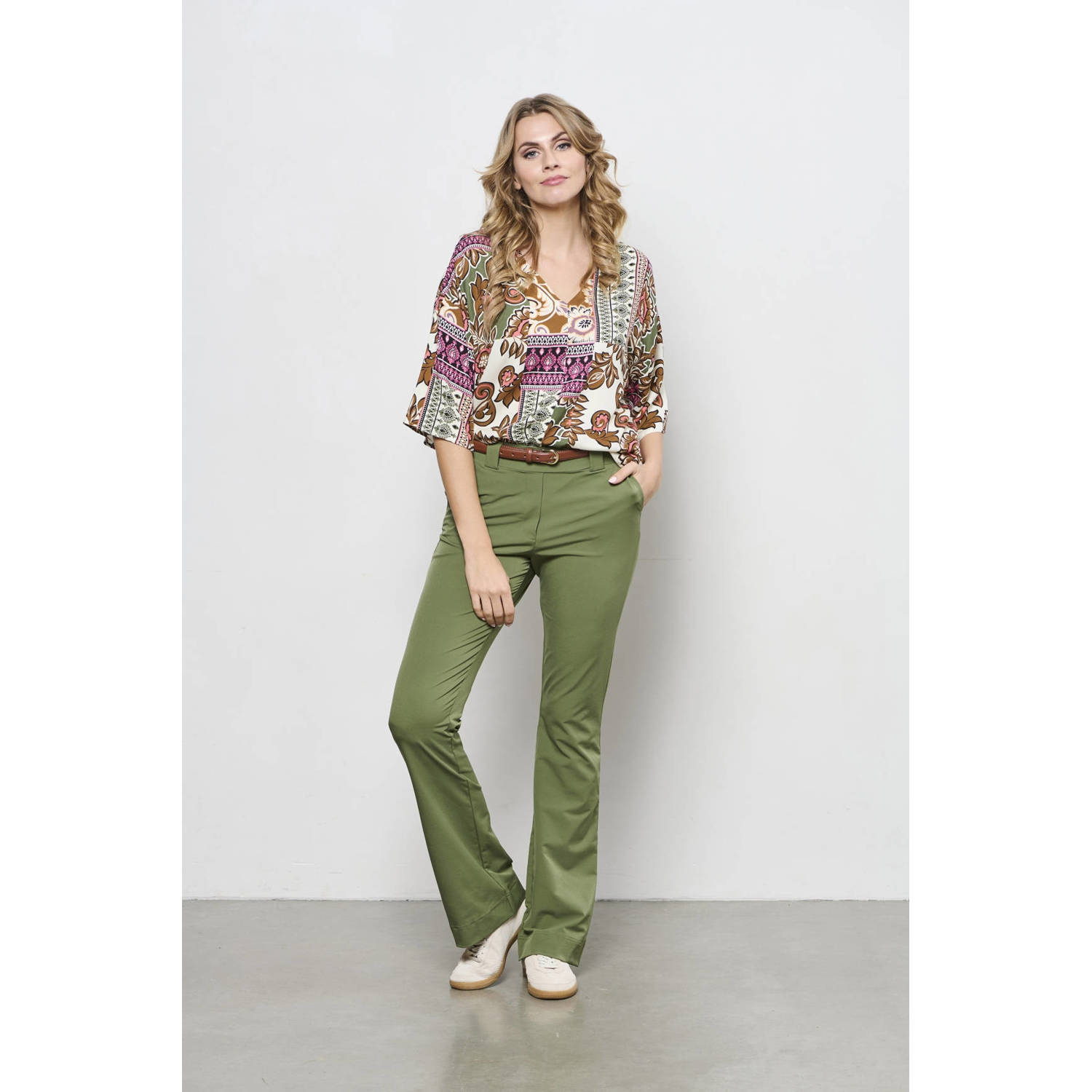 &Co Woman straight regular waist pantalon olijfgroen