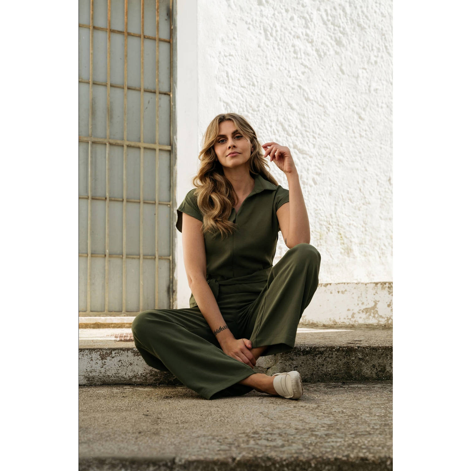 &Co Woman rechtvallend jumpsuit olijfgroen