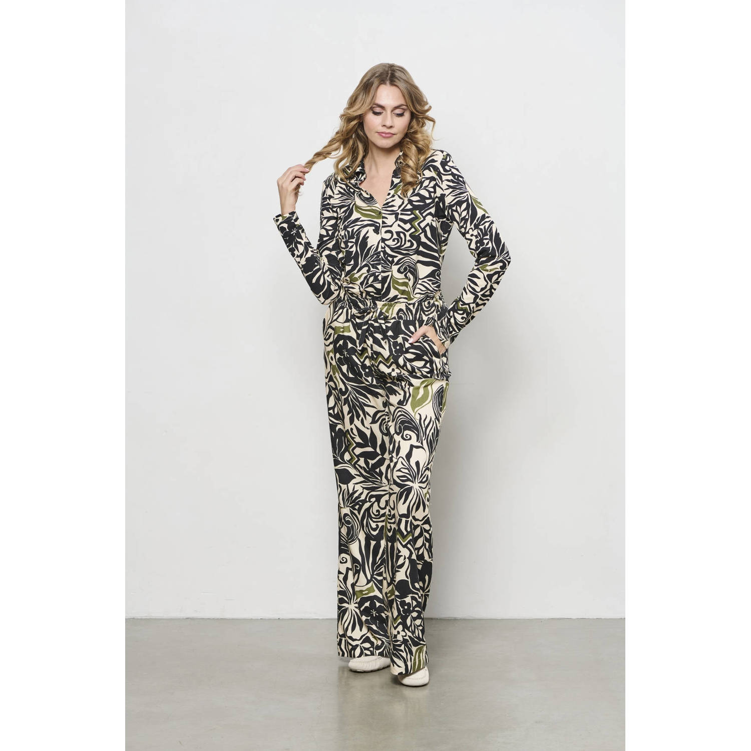 &Co Woman straight regular waist broek zwart