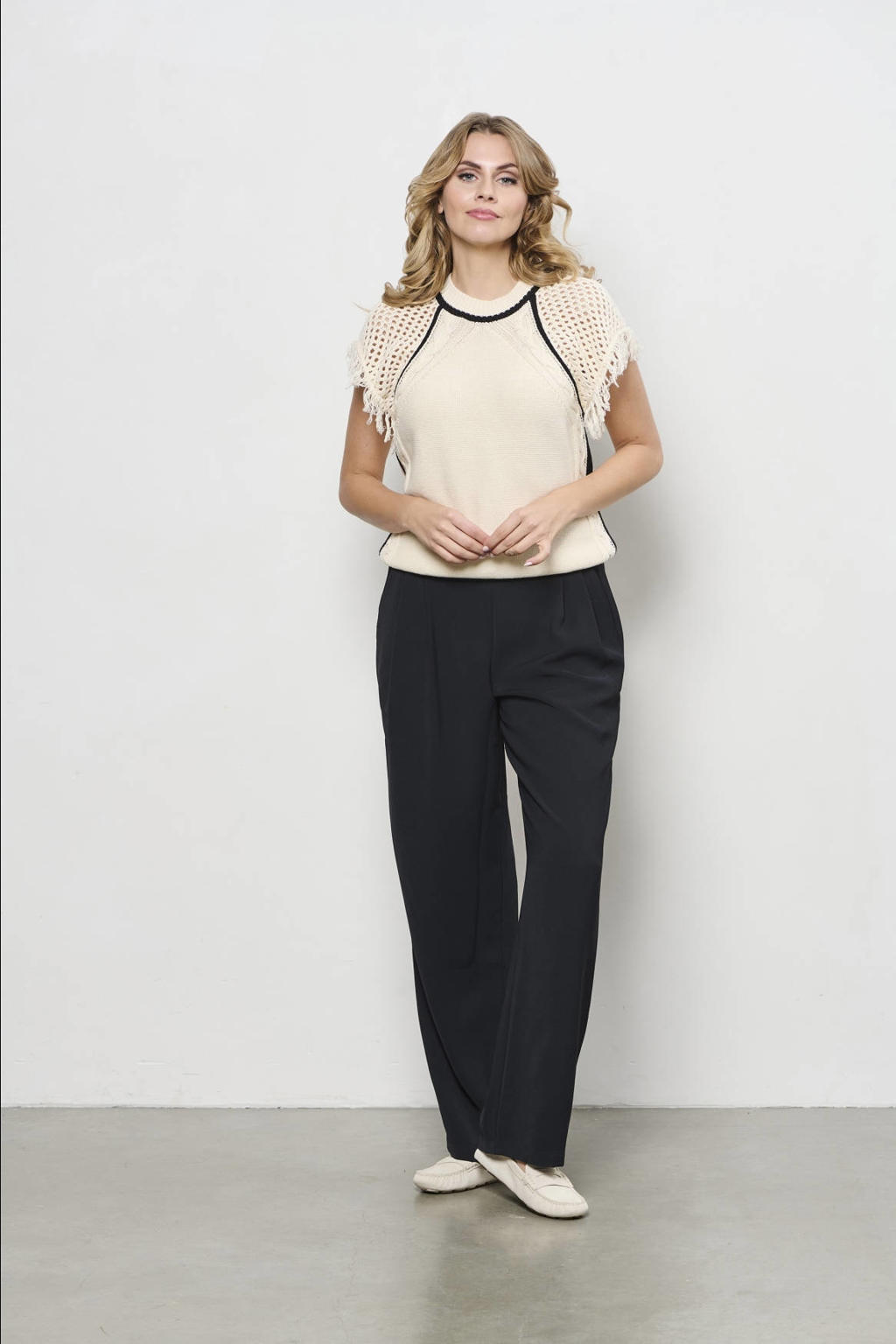 Crème dames &Co Woman top fijn gebreid met effen, korte mouwen en ronde hals