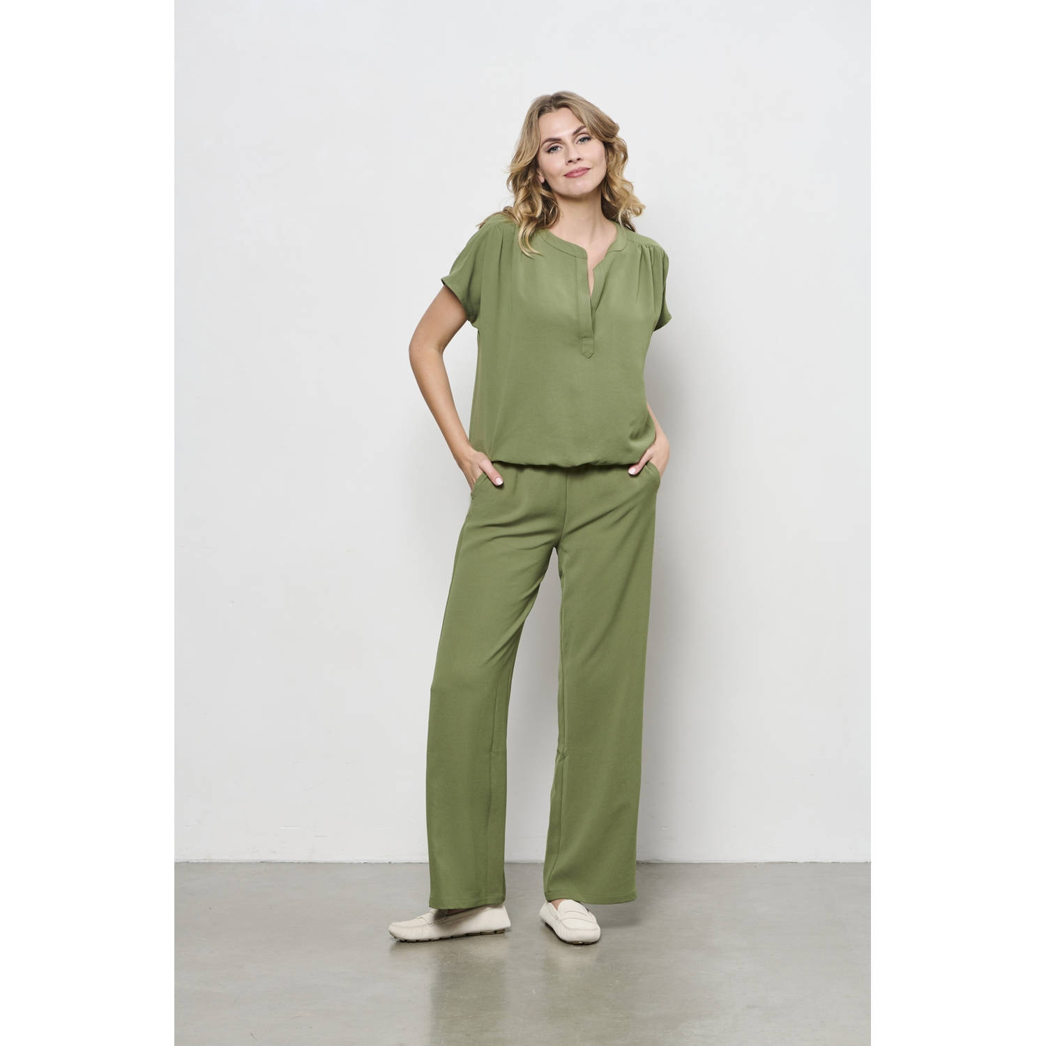 &Co Woman straight regular waist casual broek olijfgroen