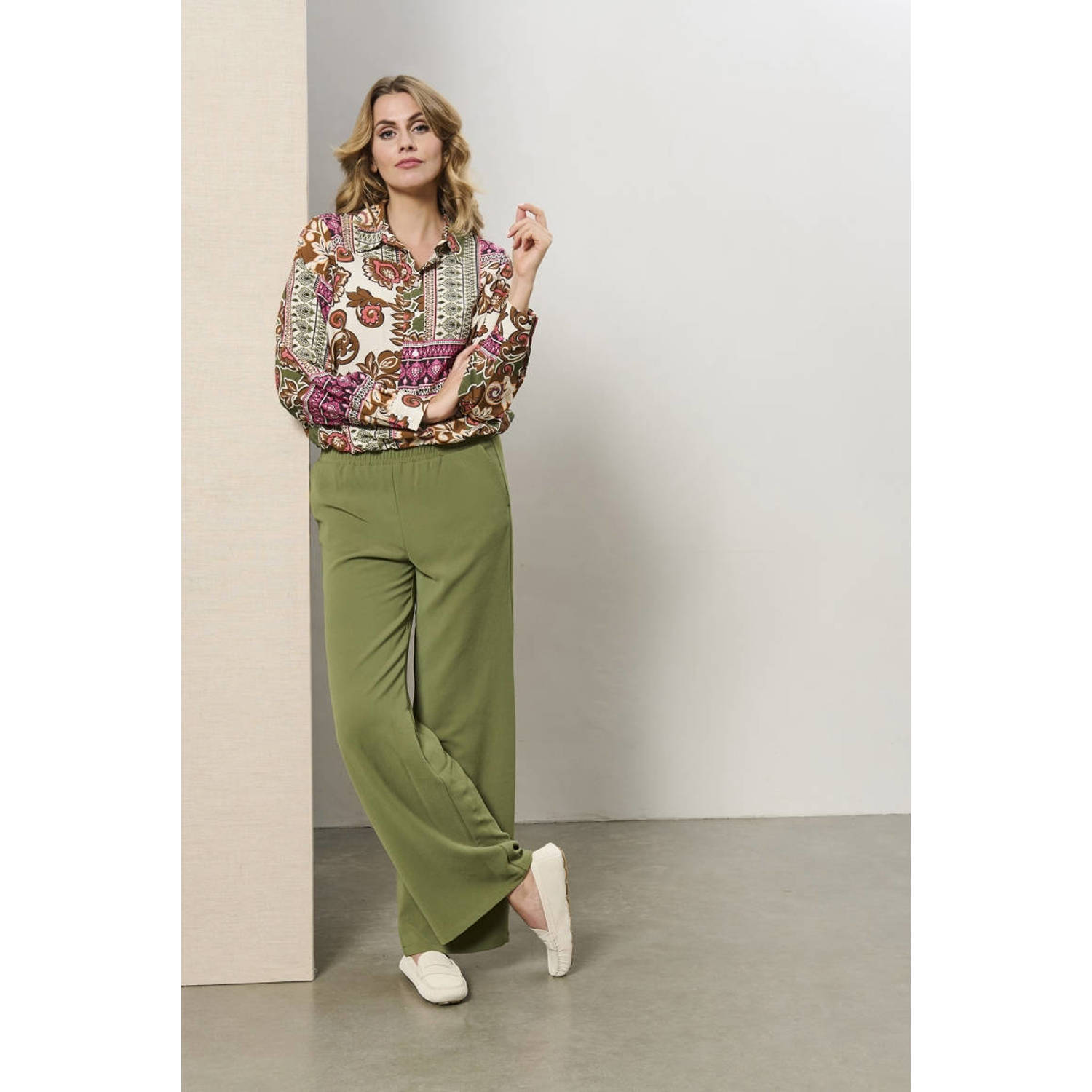 &Co Woman straight regular waist casual broek olijfgroen