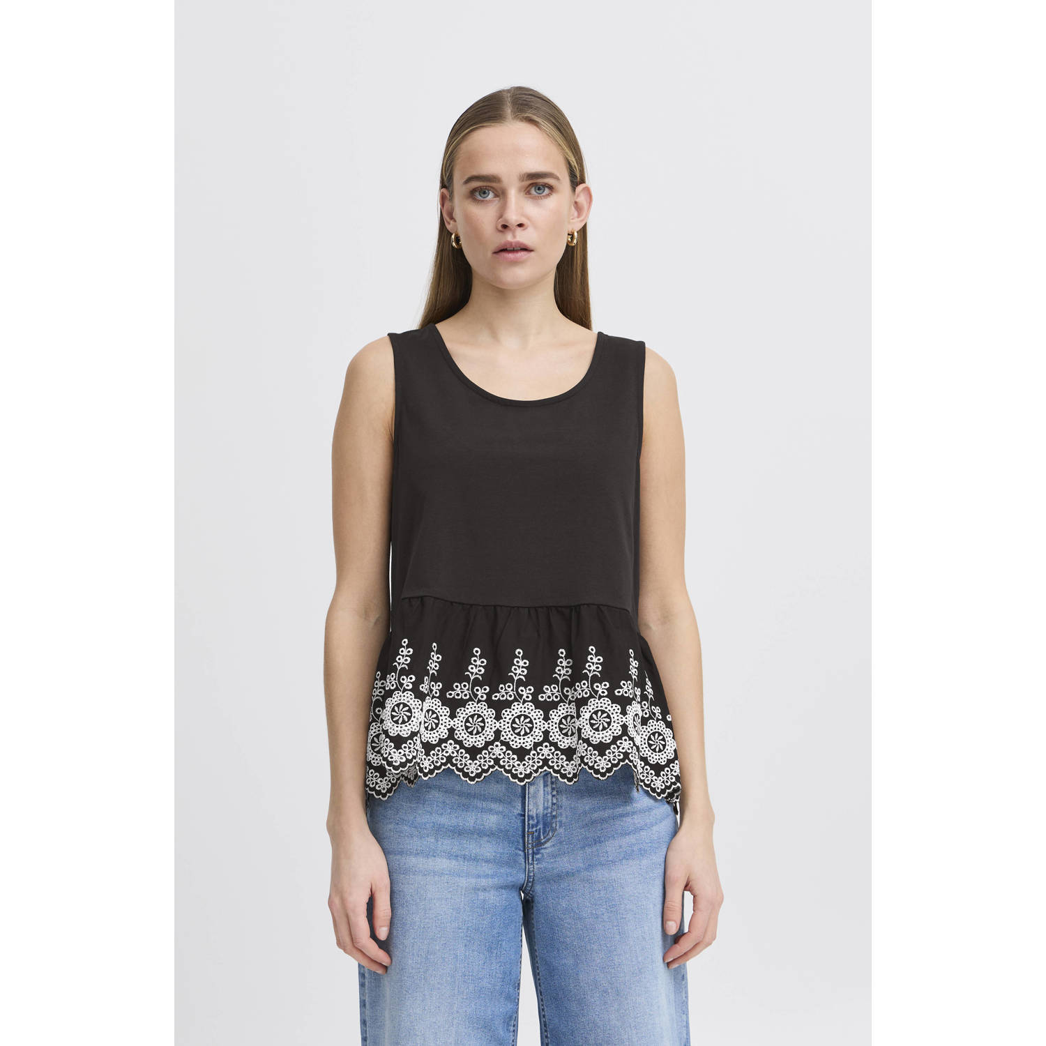 ICHI mouwloze top zwart broderie