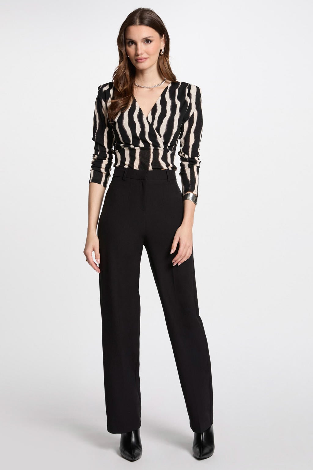 Zwart, ecru en bruine dames Morgan top van polyester met lange mouwen, V-hals en overslag detail