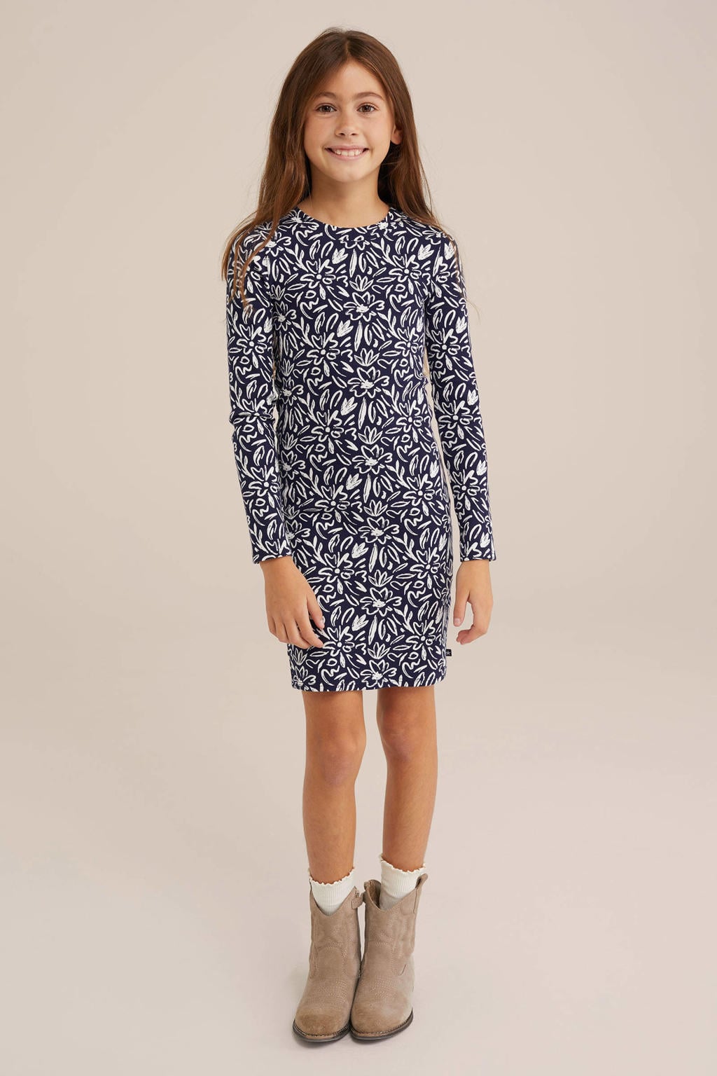 Donkerblauwe meisjes WE Fashion bodycon jurk van stretchkatoen met bloemenprint, lange mouwen en ronde hals