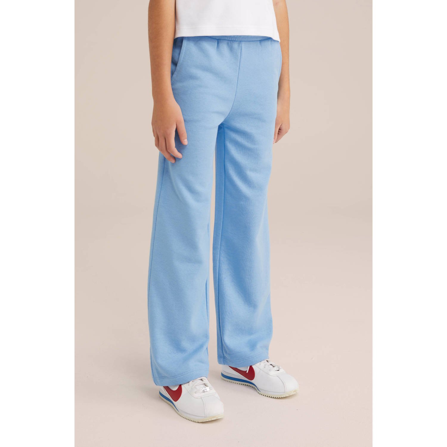 WE Fashion straight sweatpant lichtblauw