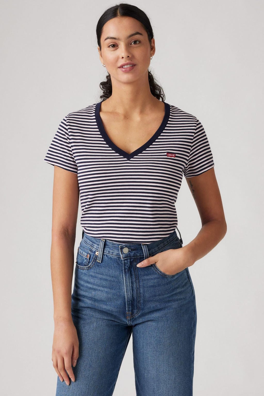 Donkerblauw, ecru en roze dames Levi's T-shirt van katoen met strepenprint, korte mouwen en V-hals