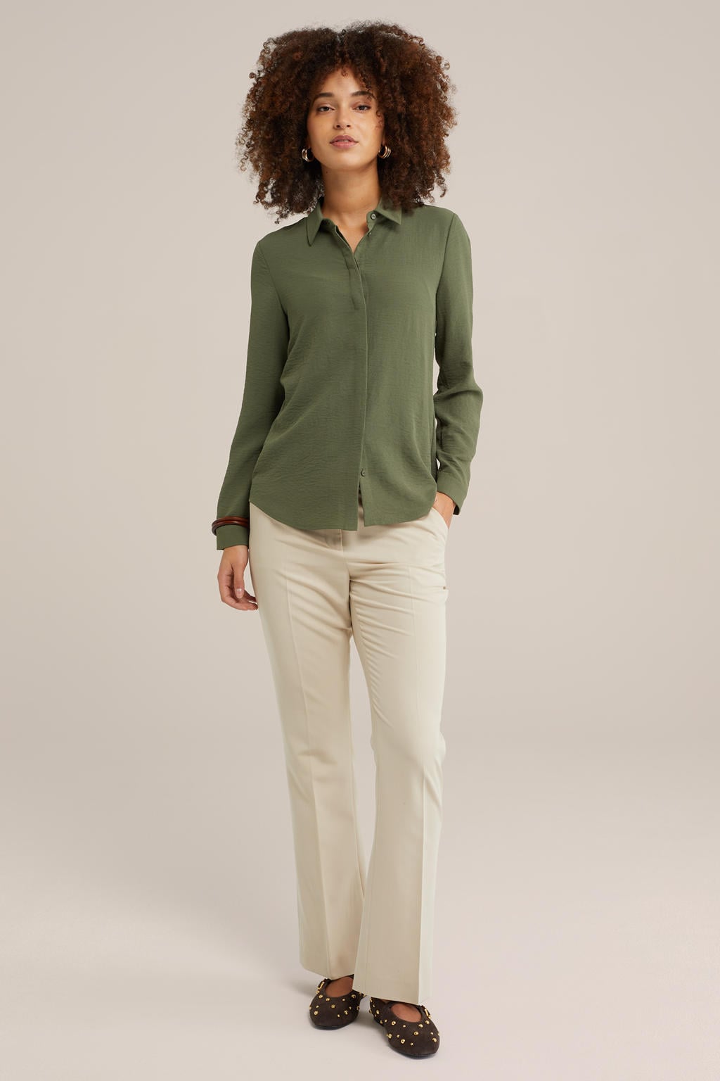 Olijfgroene dames blouse van polyester met effen, lange mouwen, klassieke kraag en blinde knoopsluiting
