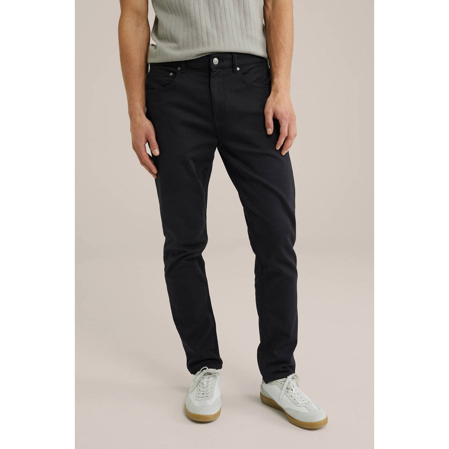 WE Fashion slim chino zwart