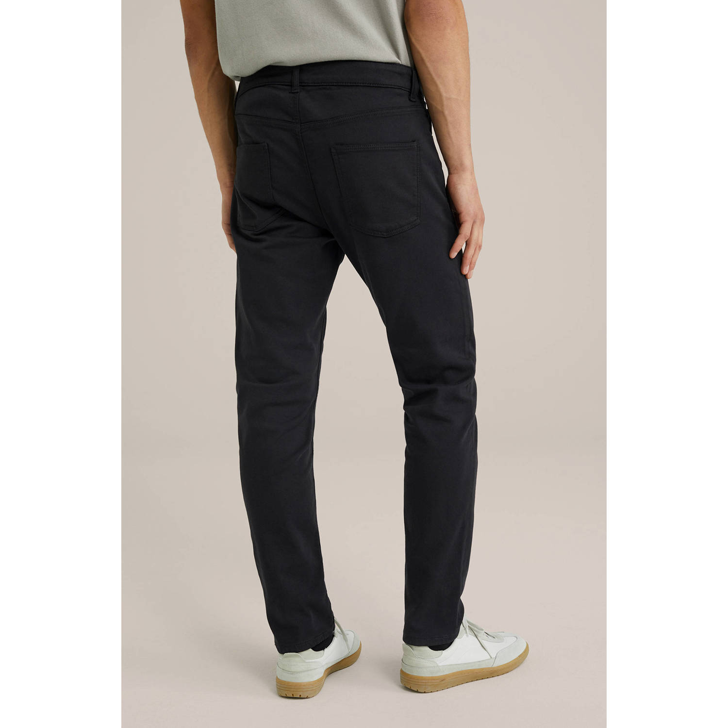 WE Fashion slim chino zwart
