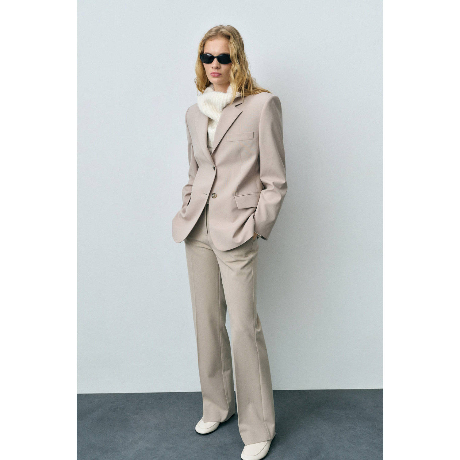 Mango flared regular waist broek beige