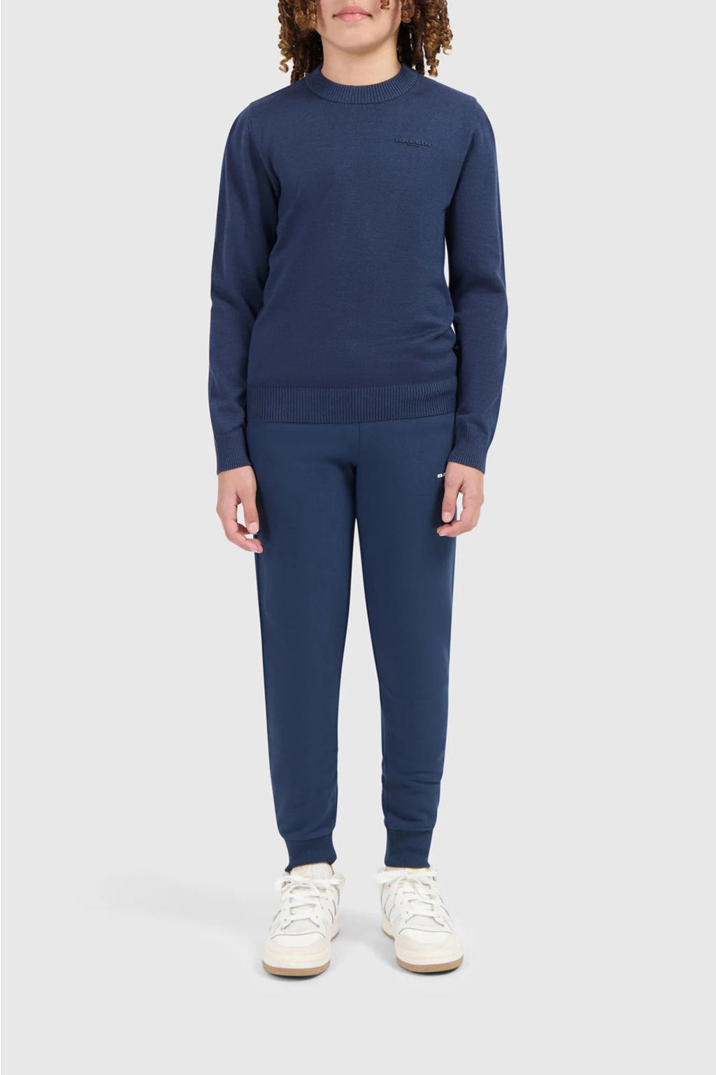 Marineblauw jongens Ballin trui blauw fijn gebreid van katoen met effen, lange mouwen en ronde hals