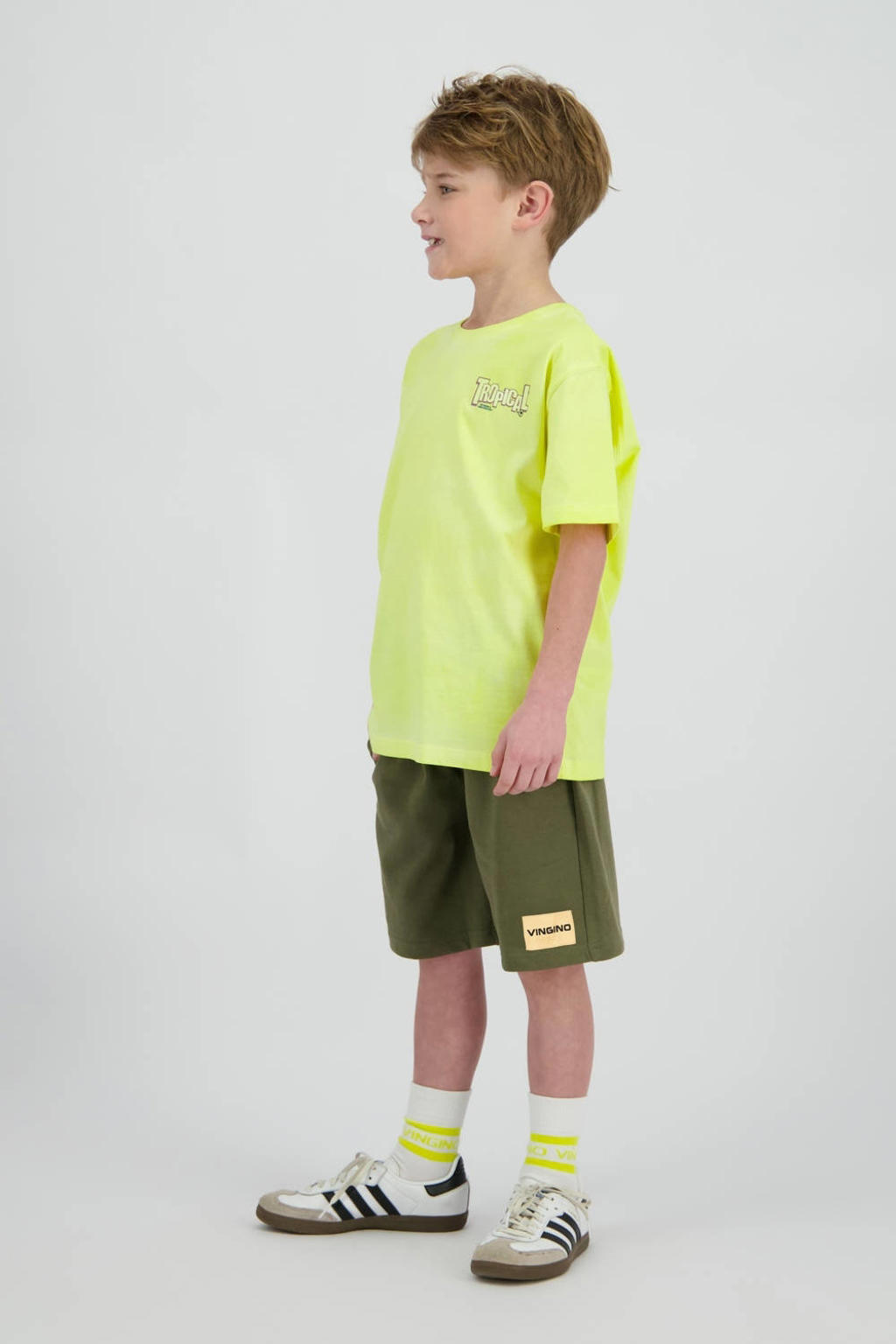 Groene jongens Vingino relaxed sweatshort met regular waist, elastische tailleband met koord en logo dessin