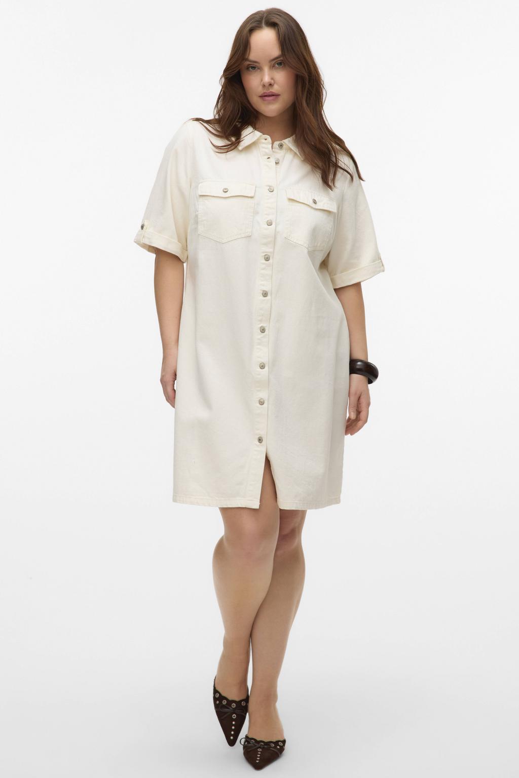 Ecru dames VERO MODA CURVE spijkerjurk van denim met effen, korte mouwen, klassieke kraag en knoopsluiting
