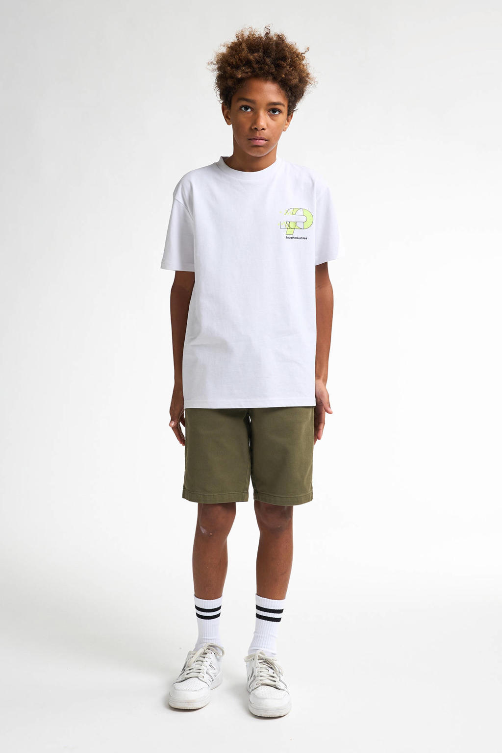 Wit en neonkleurige jongens Petrol Industries T-shirt van katoen met backprint, korte mouwen en ronde hals
