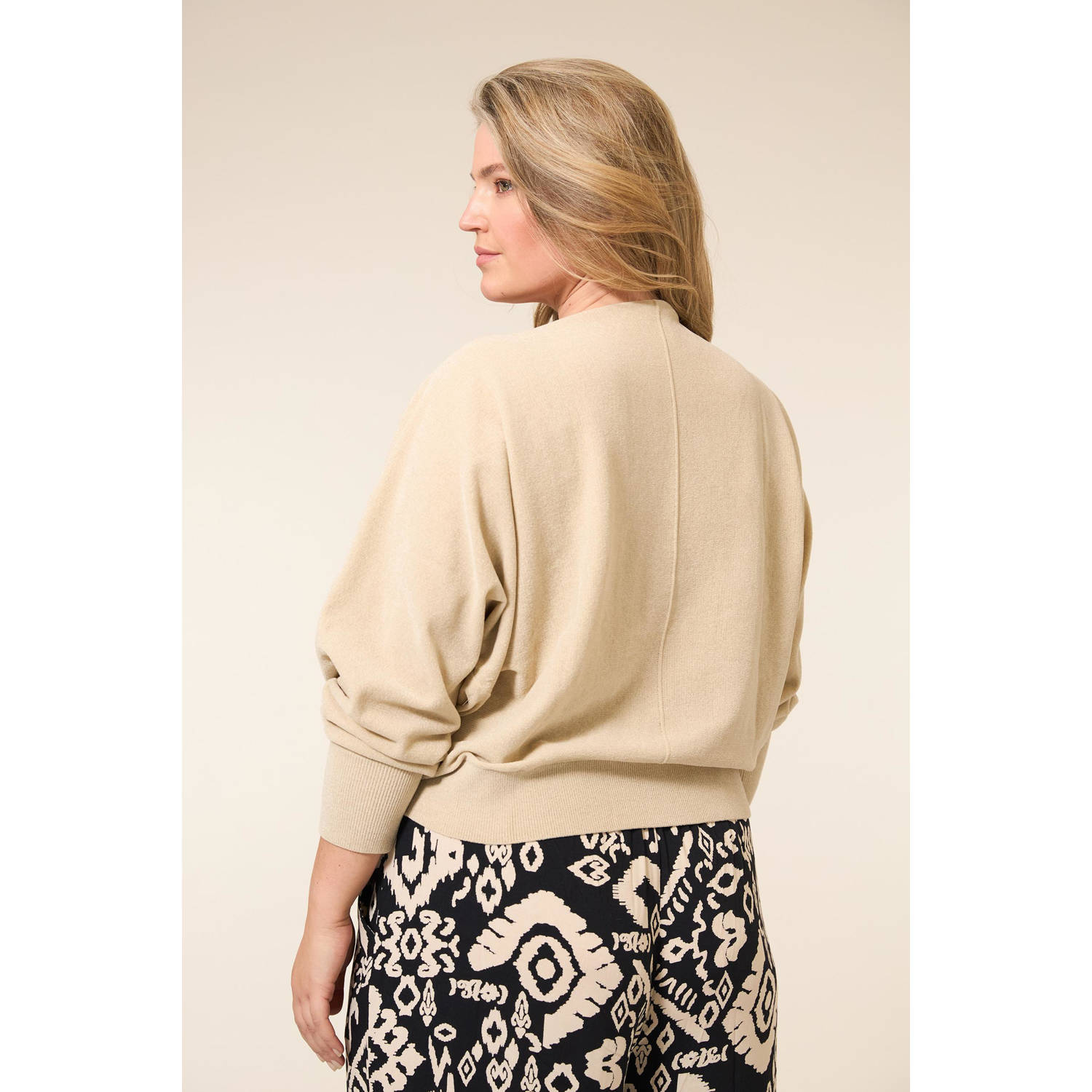 Miss Etam Plus pullover zand fijn gebreid