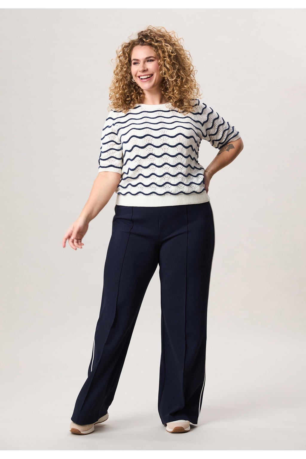 Crème, ecru en donkerblauwe dames Miss Etam Plus top gebreid van polyethyleen met strepenprint en korte mouwen