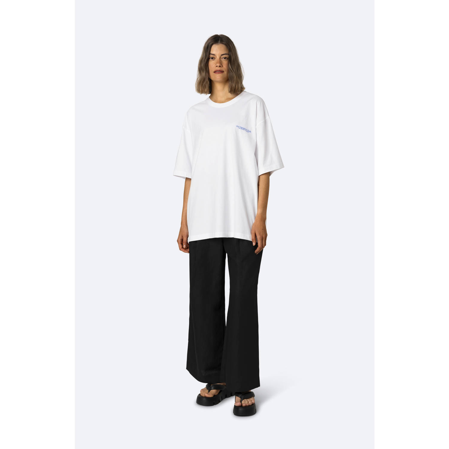 On Vacation Club T-shirt wit