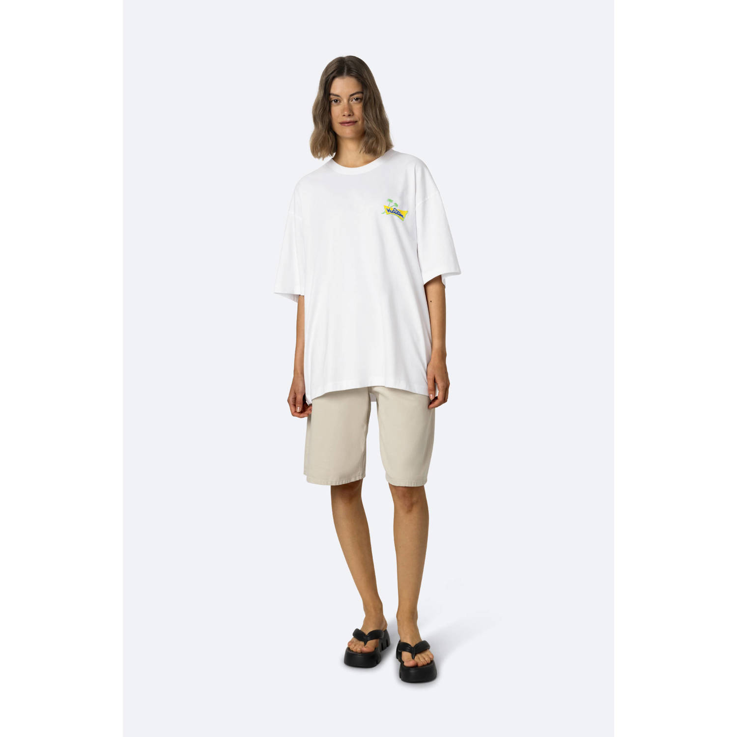 On Vacation Club T-shirt wit