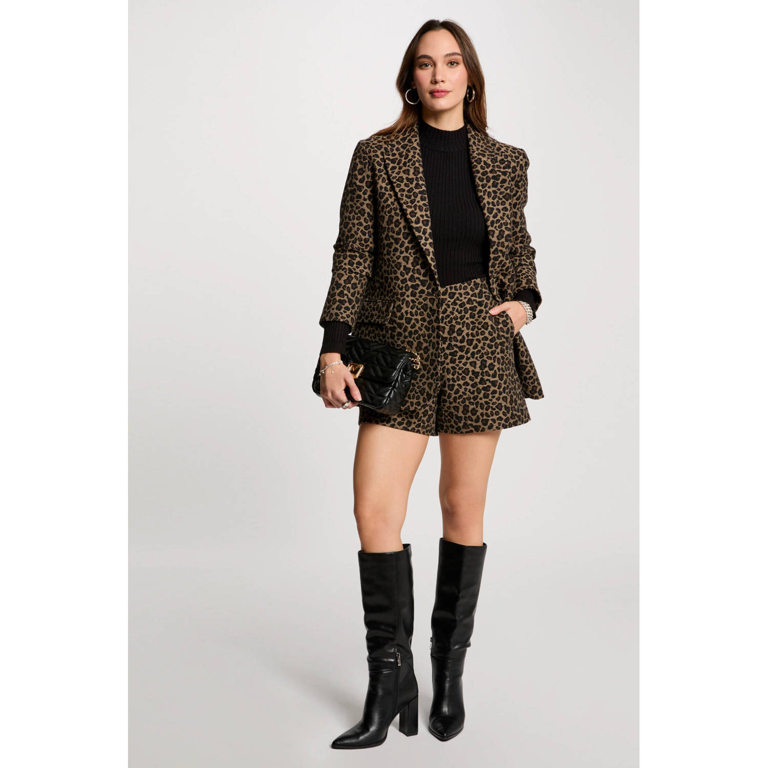 Morgan regular waist casual short bruin