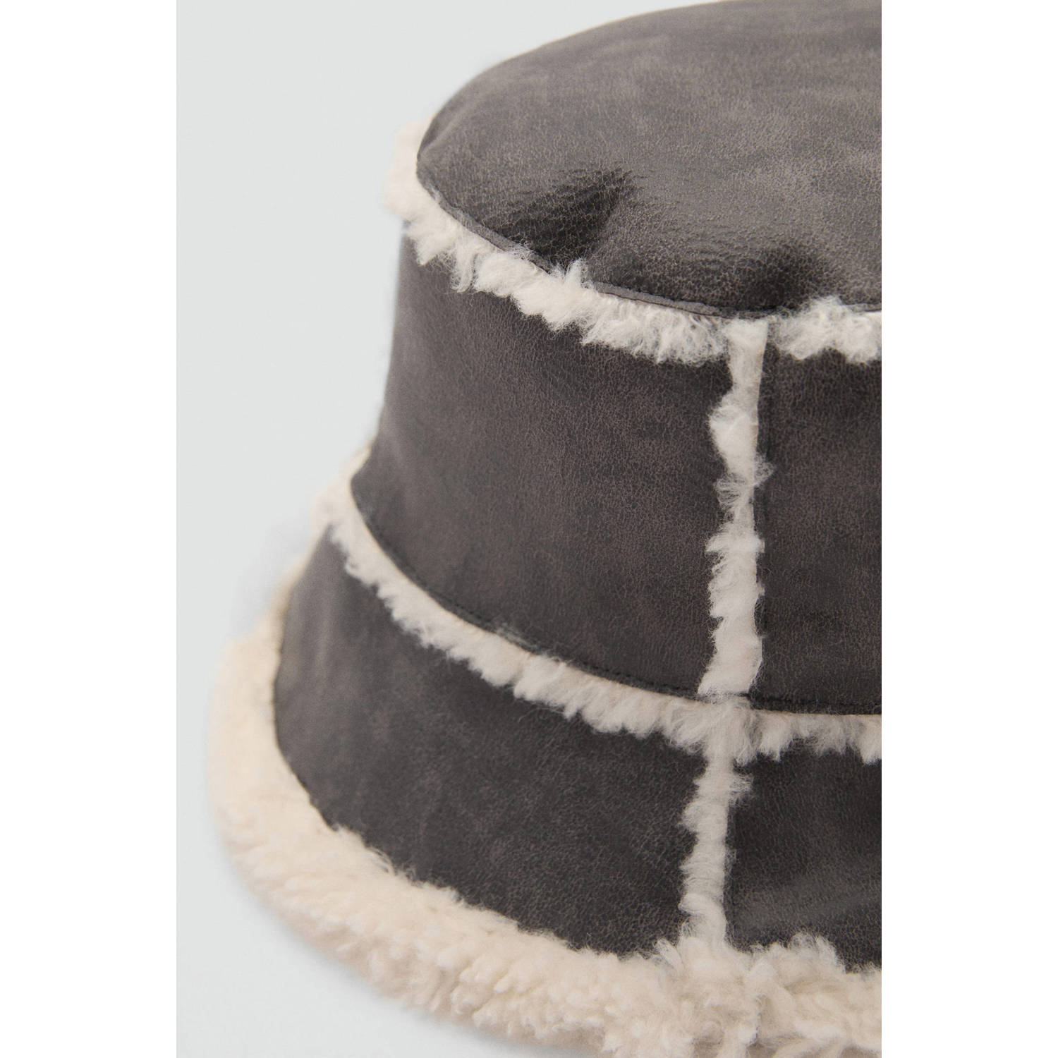 Mango bucket hat met teddy grijs