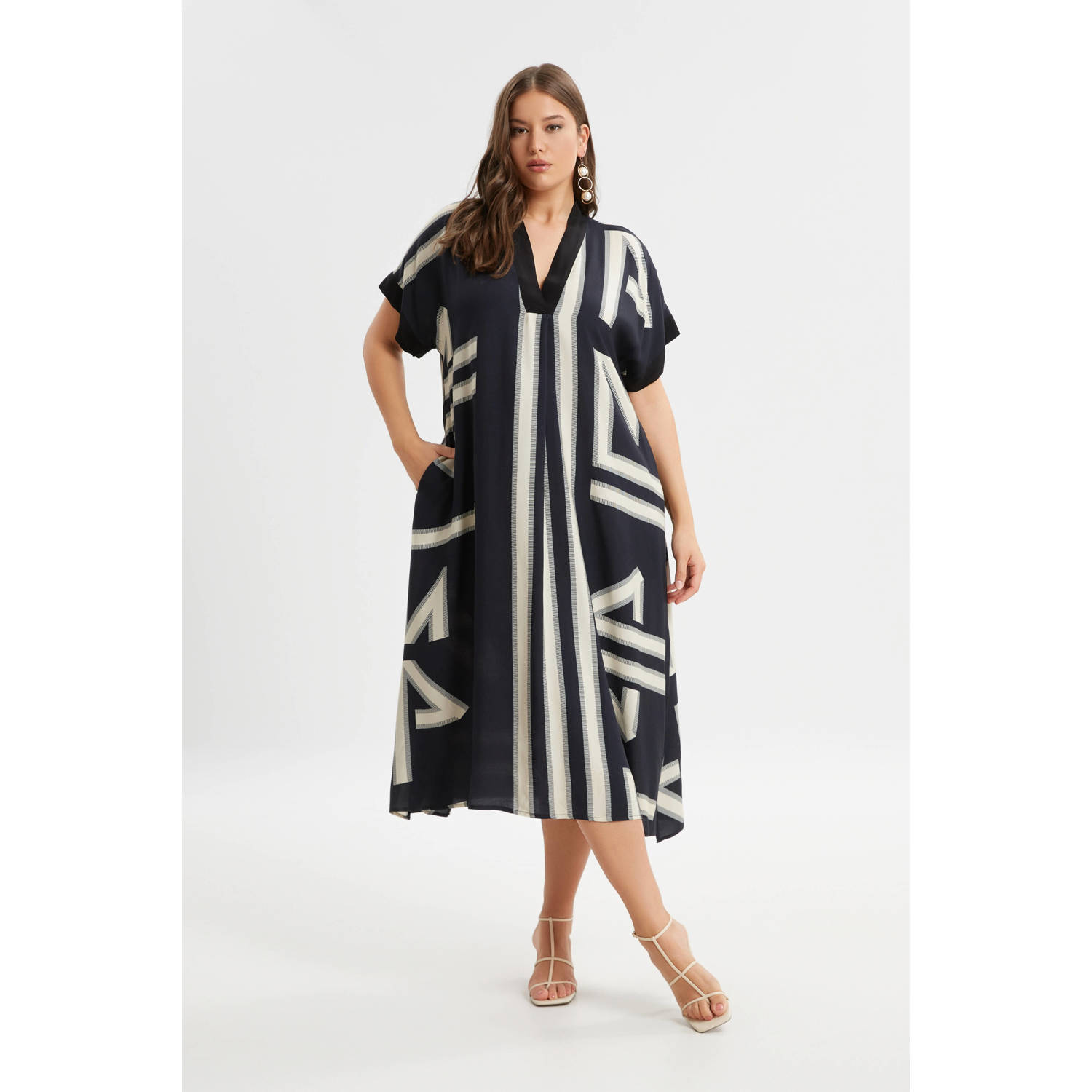 Mat Fashion A-lijn jurk zwart