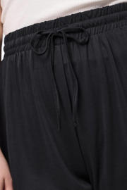 thumbnail: PIECES straight high waist casual short zwart