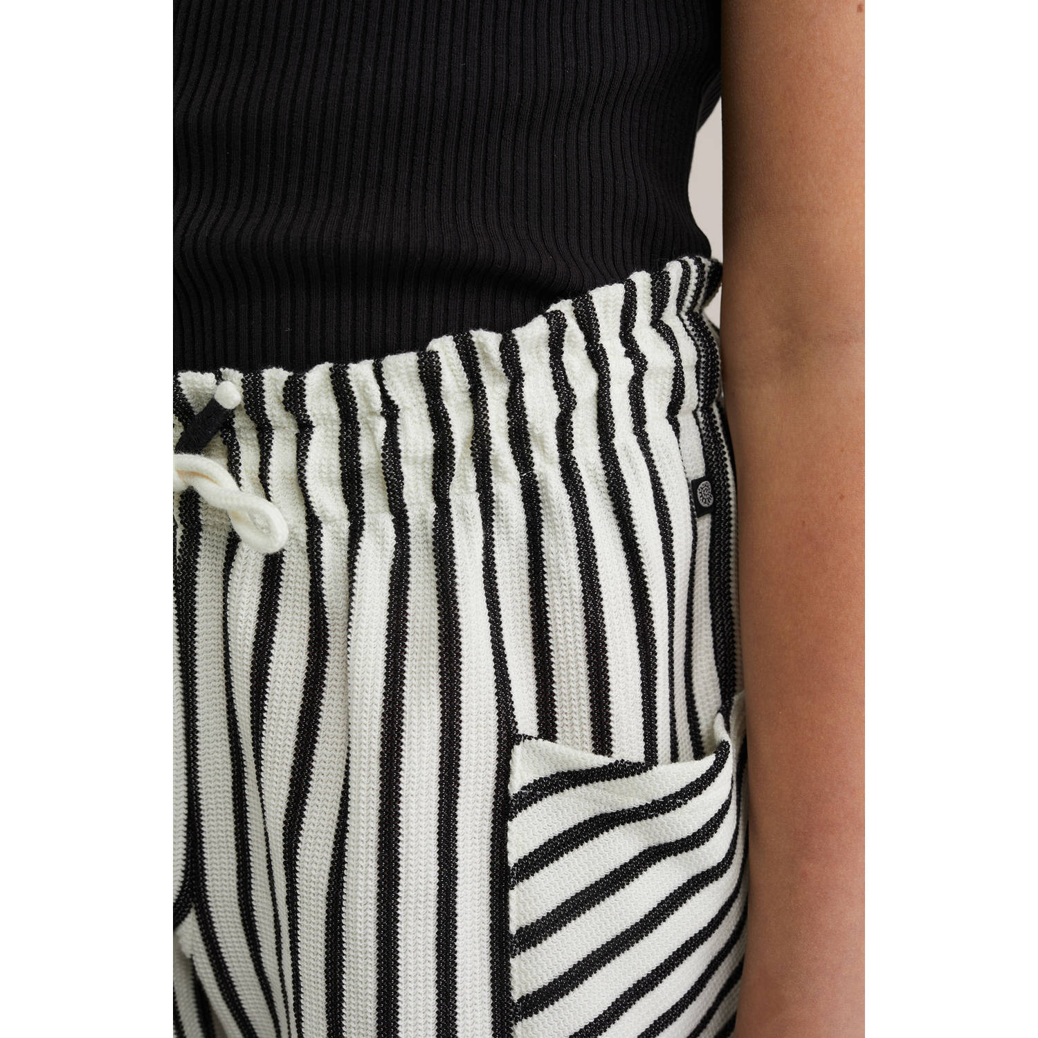 WE Fashion straight casual short zwart