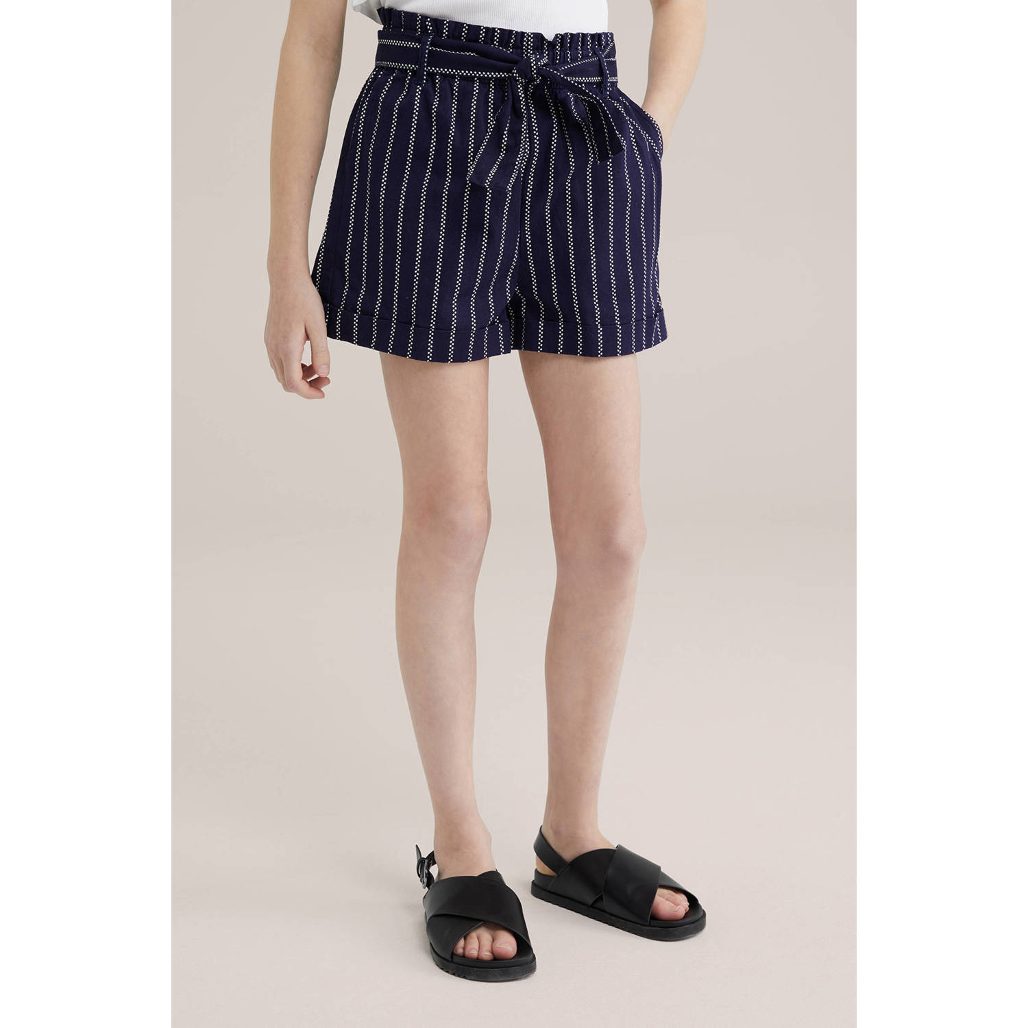 WE Fashion straight paperbag short