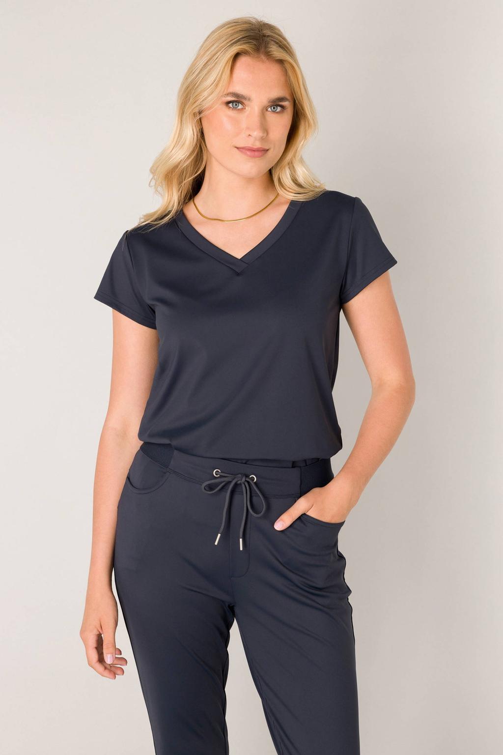 Donkerblauwe dames Base Level T-shirt van travelstof met effen, korte mouwen en V-hals