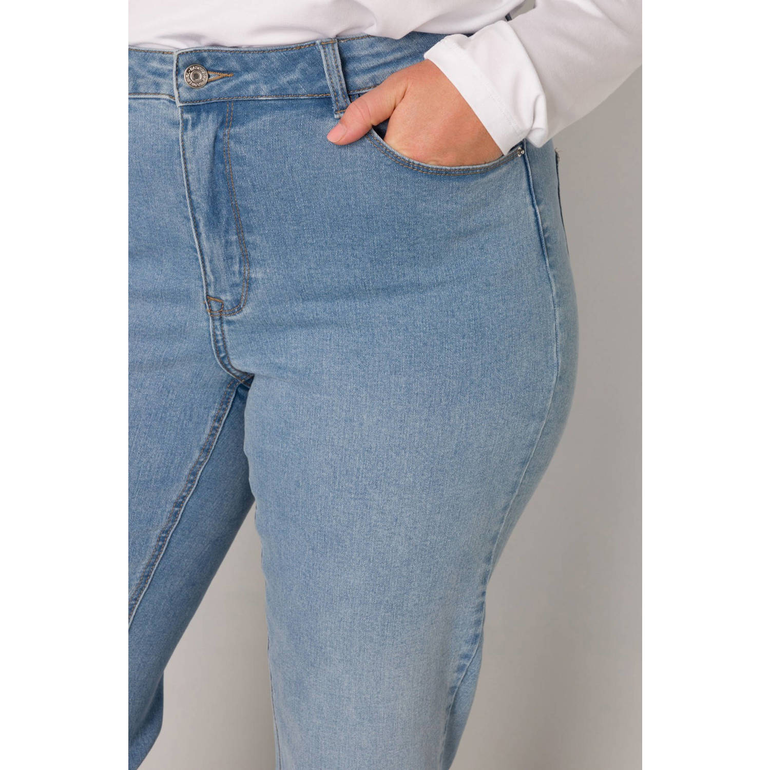 Base Level Curvy high waist slim fit jeans lichtblauw