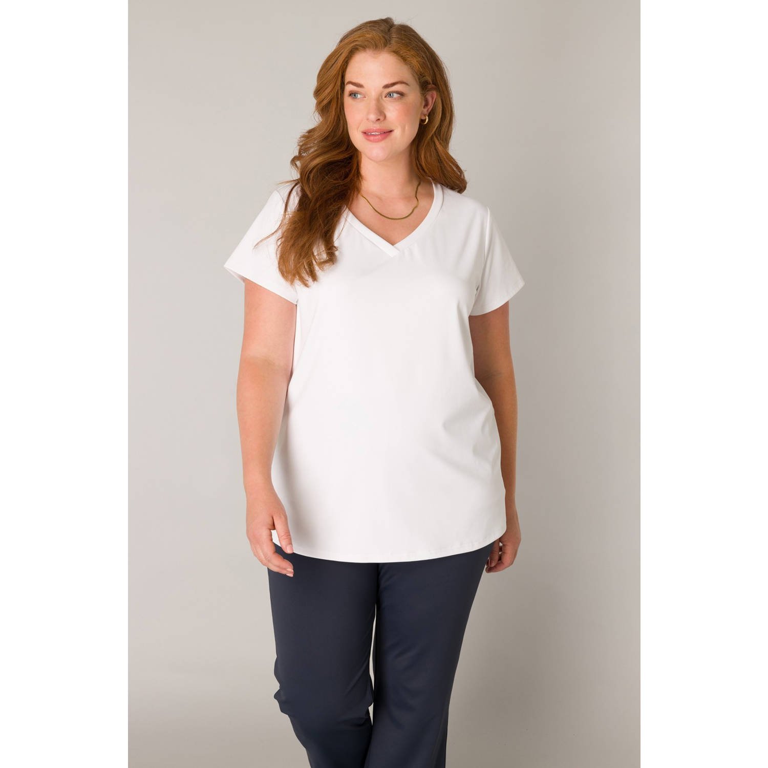 Base Level Curvy Shirt met V-hals Lilly met stretch