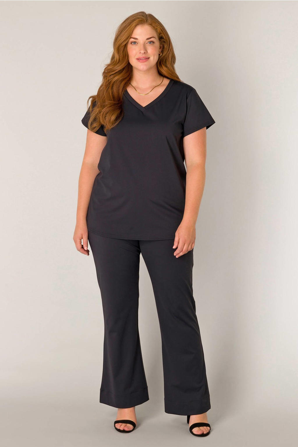 Base Level Curvy T-shirt zwart