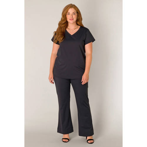 Base Level Curvy T-shirt zwart afbeelding