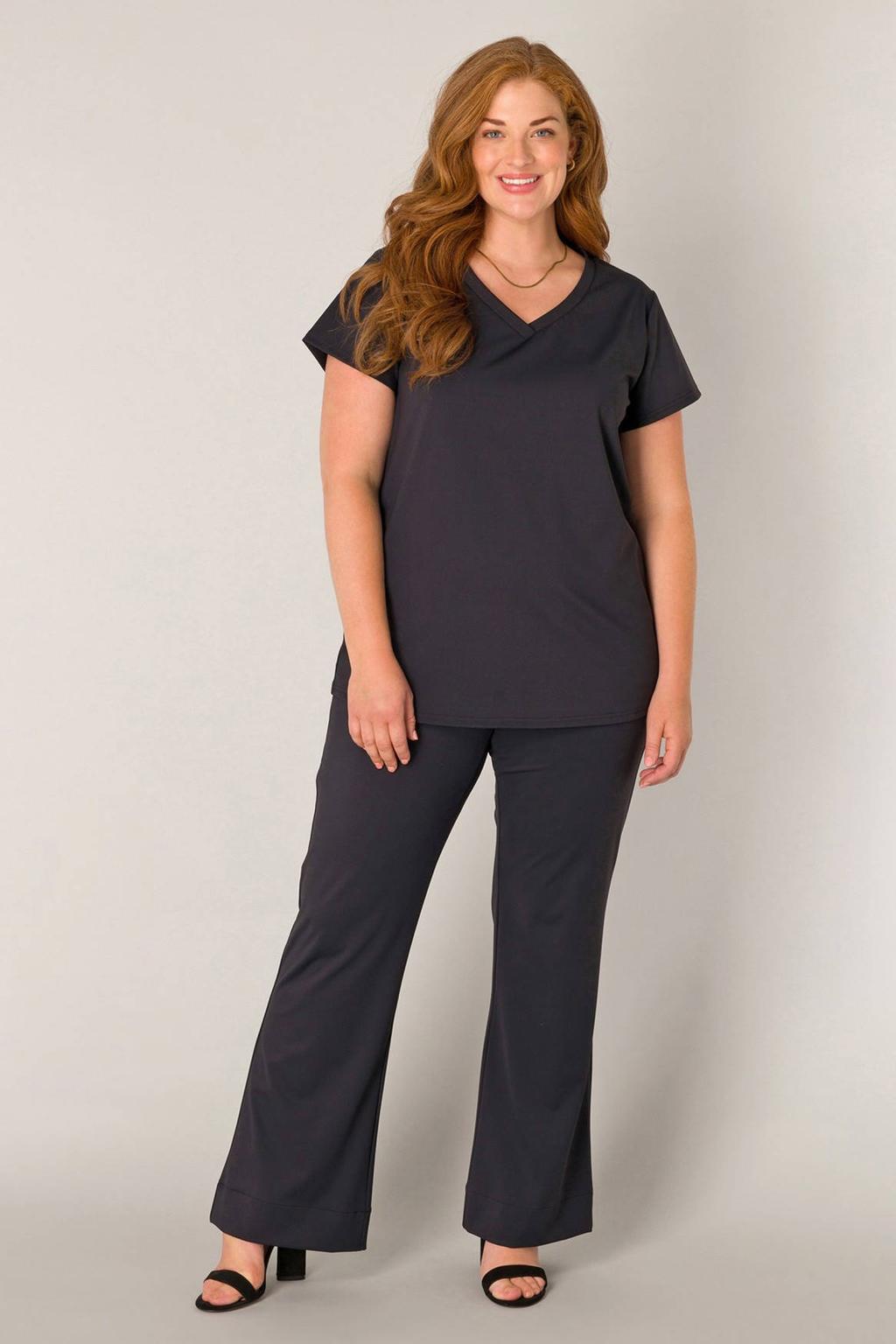 Zwarte dames Base Level Curvy T-shirt travelstof met effen, korte mouwen en V-hals