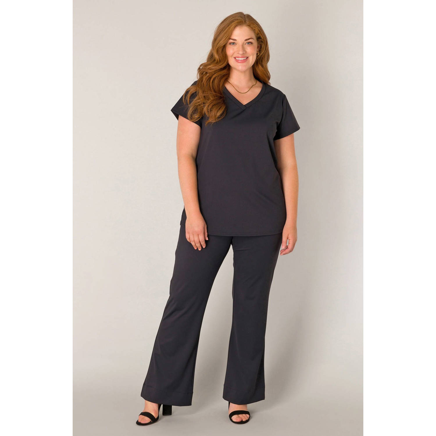 Base Level Curvy T-shirt zwart