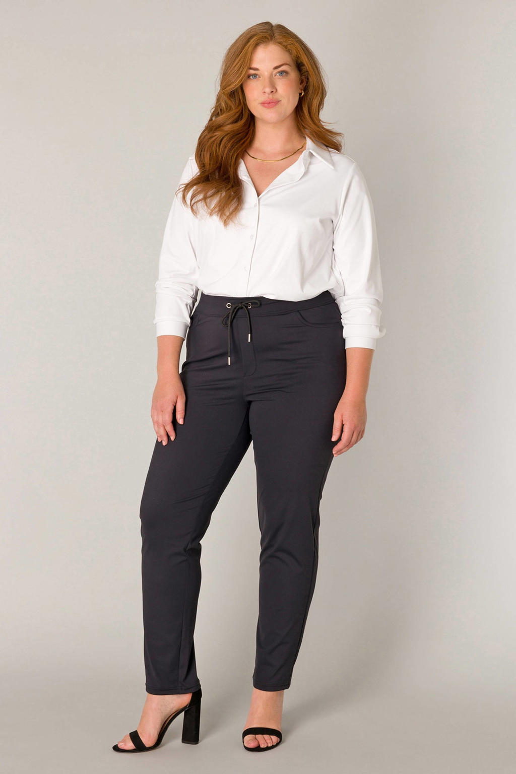 Zwarte dames Base Level Curvy slim fit broek travelstof met regular waist en effen